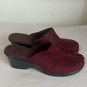 Clarks Maroon‎ Slip-On Mules ladies size 9.5